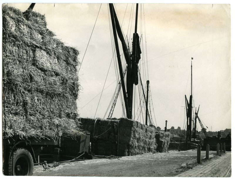  The Hythe, Colchester, Essex. Barges loading straw for Ridham in Kent.

Used in Down Tops'l page 128. 
Cat1 [Not Set] Cat2 Barges-->Pictures Cat3 Places-->Colchester-->Hythe
