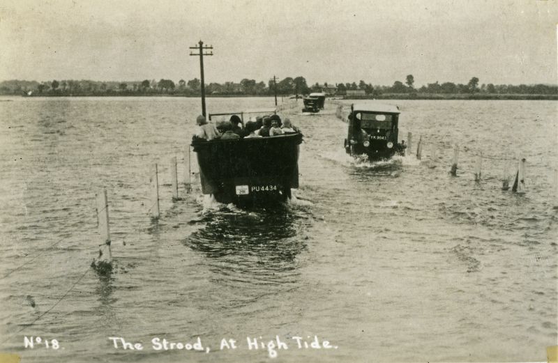  High tide at the Strood before it was widened in 1931. Charabanc PU4434 on the left. YK9043 on the right. 
Cat1 Mersea-->Strood Cat2 Transport - buses and carriers Cat3 [Display on front screen]