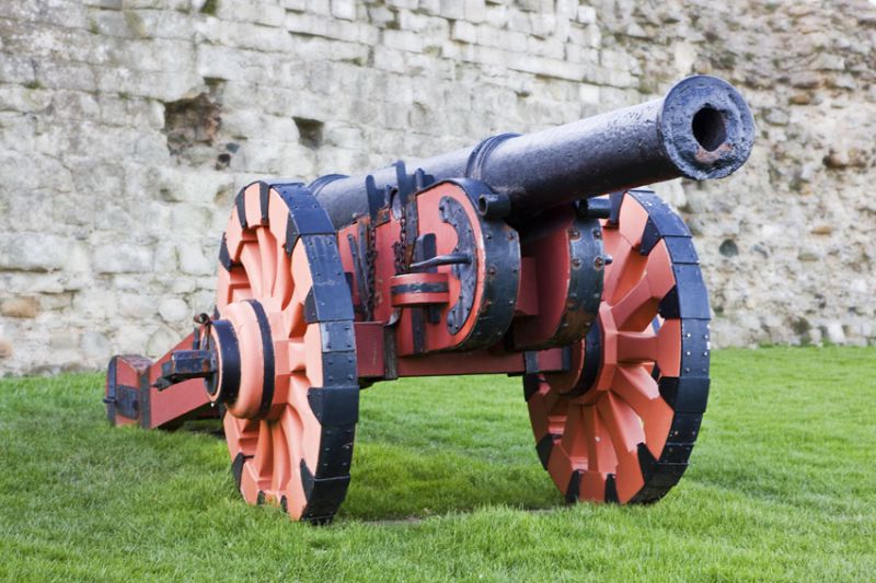  Demi-culverin cannon cast in 1587. Image with thanks to WyrdLight.com. 
Cat1 Museum-->Images