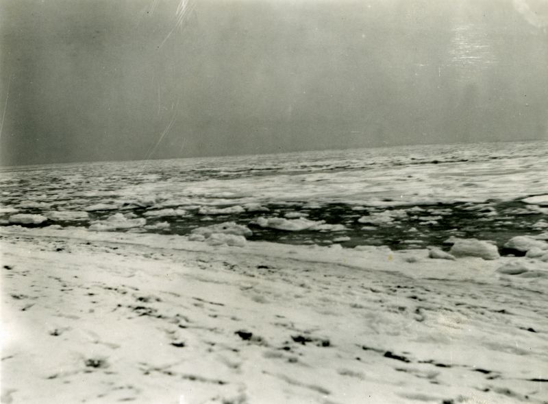 Click to Pause Slide Show


 Frozen sea at Mersea, January 1940. Photo by Howard Winch. 
Cat1 Weather Cat2 Mersea-->Beach