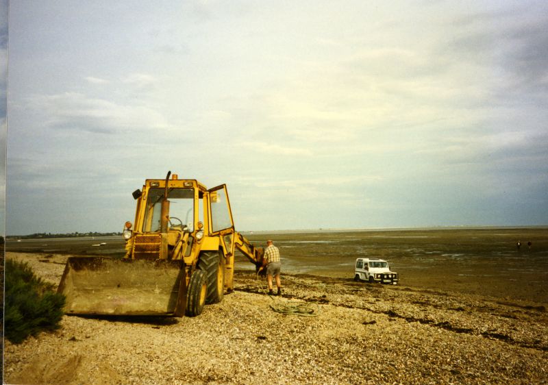  Ralph to the rescue - Shell Beach, Fen Farm. Land Rover in the mud. 
Cat1 Disasters and Mishaps-->on Land Cat2 Mersea-->Beach