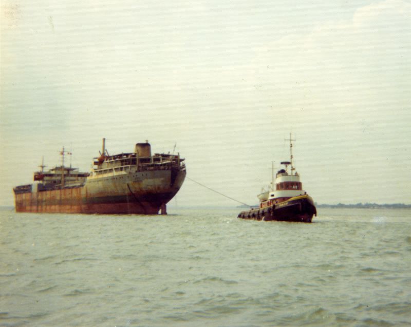  Laid up tanker ARO and a Sun tug, thought to be SUN XXII, in the River Blackwater. ARO which was in the River from 4 July 1975 to November 1978. She was built 1956 as FERNCREST and scrapped Santander 27 Nov 1978. 
Cat1 Ships and Boats-->Merchant -->Power Cat2 Blackwater-->Laid up ships