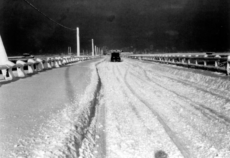 Click to Pause Slide Show


 Crossing the Strood in thick snow, probably 1958. Anne is fairly sure it's Underwood's taxi, driven by Jack Saye. The snow looks about a foot deep, she said, and the old barge, which was once lived on by the Hewes family, still seems in quite good condition.

I didn't take it, it could be one of Jack Botham's.


21 Jan 2015 this photograph was put on Secret Mersea by Anne. 

 
Cat1 Mersea-->Strood Cat2 Mersea-->Strood Cat3 Weather