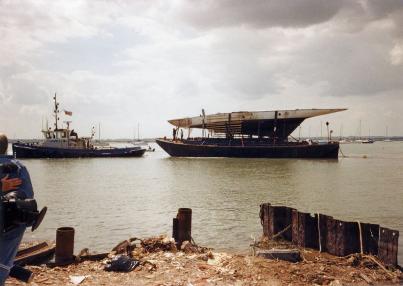  HISPANIA leaving Mersea for restoration. Tug HOFLAND. 
Cat1 Yachts and yachting-->Sail-->Larger Cat2 Mersea-->Houseboats Cat3 Ships and Boats-->Tugs