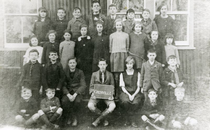  West Mersea School Grenville Team. 1922 ?

Back row 1. Edna Vince, 2., 3. Jack Martin, 4., 5, Harold Cutts, 6. Fred Wass, 7. Margery Mole.

Second row 1. Doris Hewes, 2. 3. Gladys Green, 4. Evelyn Jay, 5. Dolly Cook, 6. Sybil Farthing, 7. Joyce Death, 8. Margaret Brown.

Third row 1. Winston Cock, 2. Alfred Butler, 3. Cyril Lilley, 4. Ronald Hewes (brother of Maisie), 5. Joan Mole, ...
Cat1 Mersea-->Schools-->Pictures Cat2 Families-->Hewes Cat3 Families-->Farthing