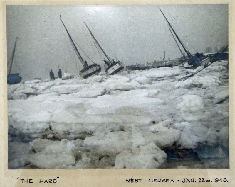  The Hard in the cold winter of 1940. Photograph from Blanche Hewes. 
Cat1 Mersea-->Old City & the Hard Cat2 Weather