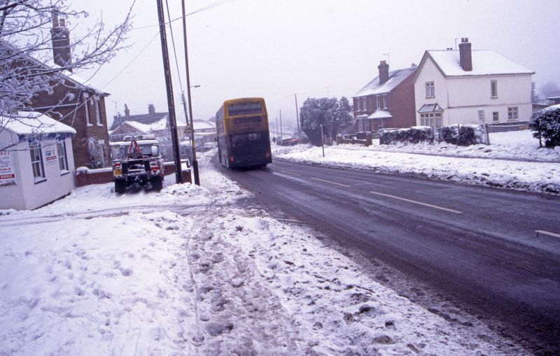  Kingsland Road in the snow. Eastern National bus. 
Cat1 Mersea-->Road Scenes Cat2 Transport - buses and carriers