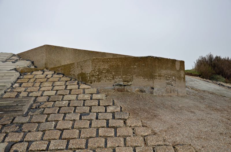  A walk round Mersea Island. WW2 remains. The double-sided pillbox now built into the sea wall at Decoy Point near Waldegraves.

Essex SMR / EHER 10022. 
Cat1 War-->World War 2 Cat2 Mersea-->Buildings