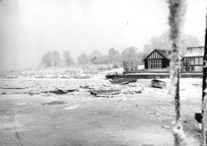  The hard winter of 1962 - 1963. Ice at the Nothe. There was a school in the northern end of the Nothe cottages during the war. 
Cat1 Mersea-->Old City & the Hard Cat2 Weather