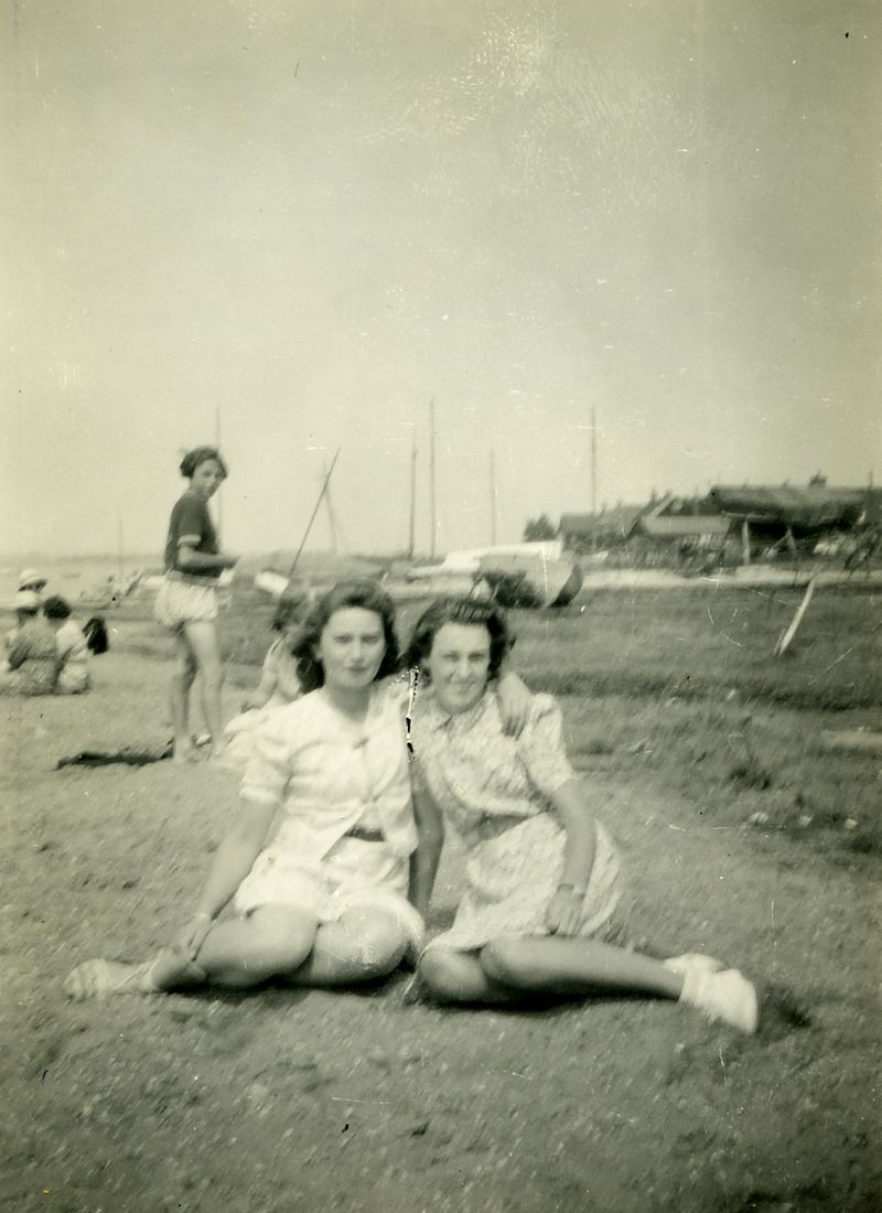  West Mersea Hard. Joan Pullen on the left and Winifred Joan Mussett on the right. This was the only beach available during WW2. 
Cat1 Families-->Pullen Cat2 Mersea-->Old City & the Hard