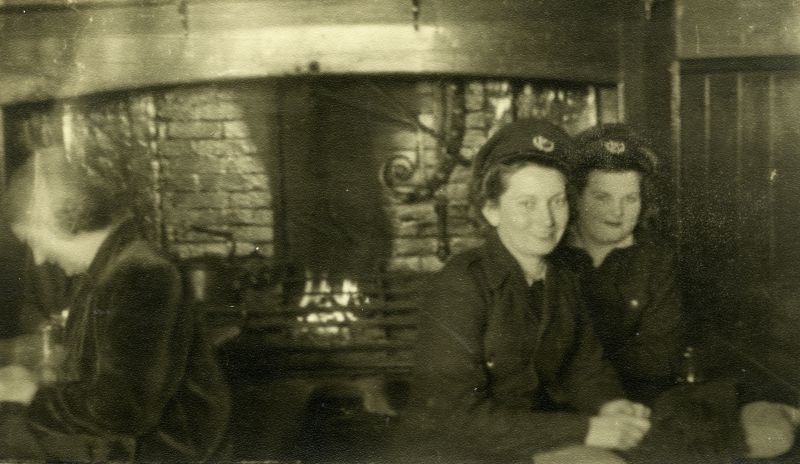 ID AN04_020_001 Joan Pullen and Paula Wormell in Green Man at Bradwell.
<br>On the ...