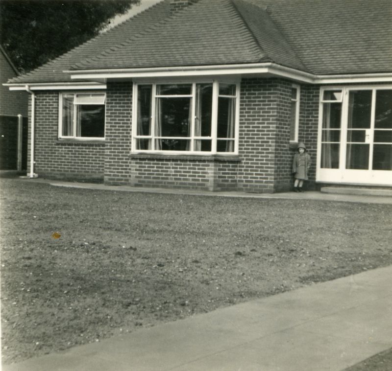 ID AN04_033_009 Bungalow built for Joan, Norman and Ann Ward. 4 Alton Drive, Fitzwalter Road, ...