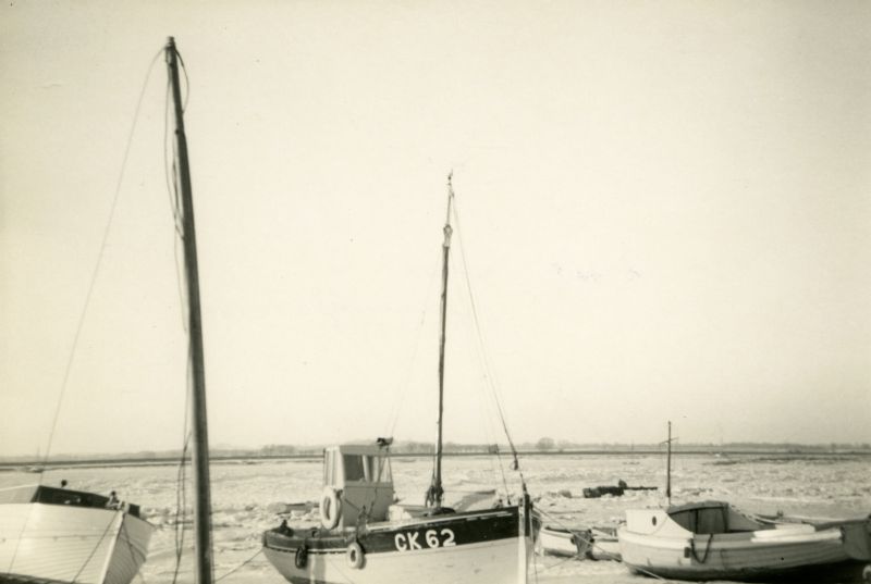  Icy creeks looking across to Feldy. CK62 EVELYN owned by Hector Stoker in centre and PEDRO on the right. Photo R.C. Pullen 
Cat1 Weather Cat2 Mersea-->Creeks, fleets, channels, saltings Cat3 Ships and Boats-->Working