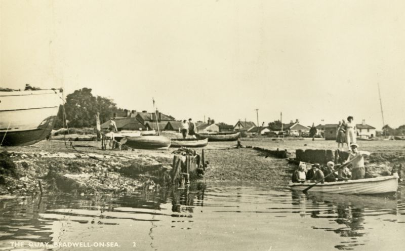 ID AN05_006_005 The Quay, Bradwell on Sea. Postcard, not mailed.
<br>Rue Pullen with a load of ...