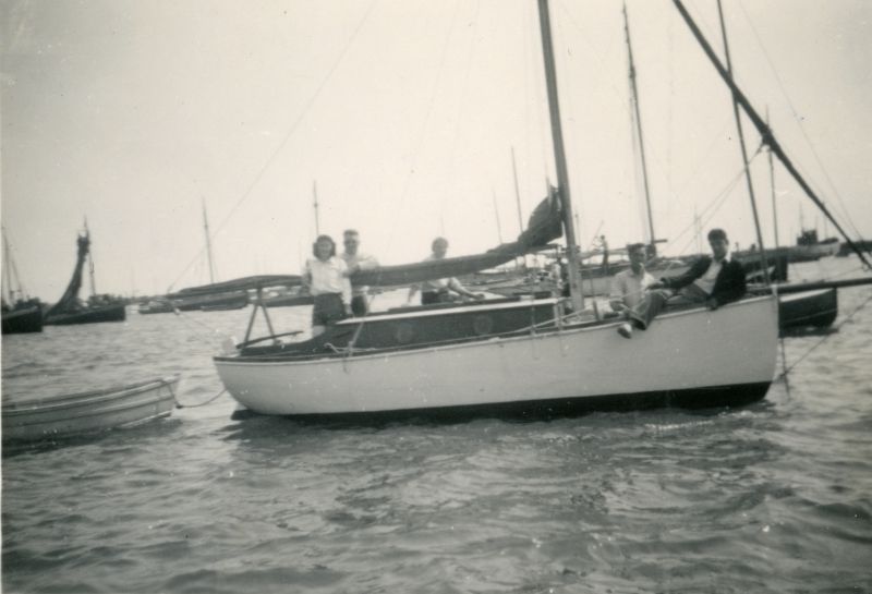 Click to Pause Slide Show


 Unknown yacht. The boat astern of her looks like one of the boats built for Mersea Boating Lake before the War. Photo at Brightlingsea ? 
Cat1 Yachts and yachting-->Sail-->Small yachts / dinghies