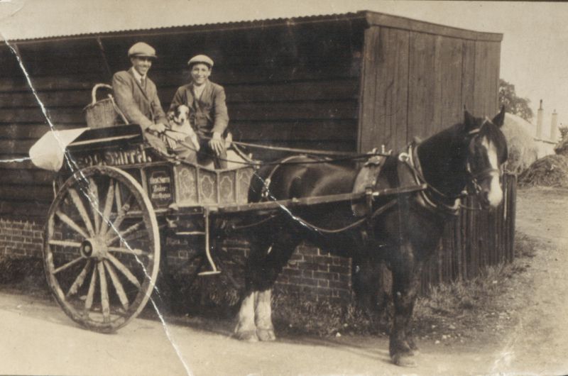  Fred Smith's bakers cart, outside Munson Cook's late 1920s. Sid Mole, and Nathan 'Din' Hoy. 
Cat1 Families-->Hoy Cat2 Transport - buses and carriers