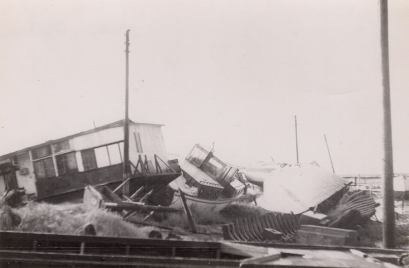  Houseboats at West Mersea after the 1953 Flood. SPRAY on the left. 
Cat1 Disasters and Mishaps-->on Land Cat2 Mersea-->Houseboats