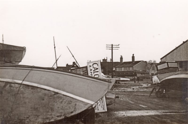  Coast Road at West Mersea after the 1953 Flood. Old Victory. 
Cat1 Disasters and Mishaps-->on Land Cat2 Mersea-->Coast Road Cat3 Mersea-->Old City & the Hard
