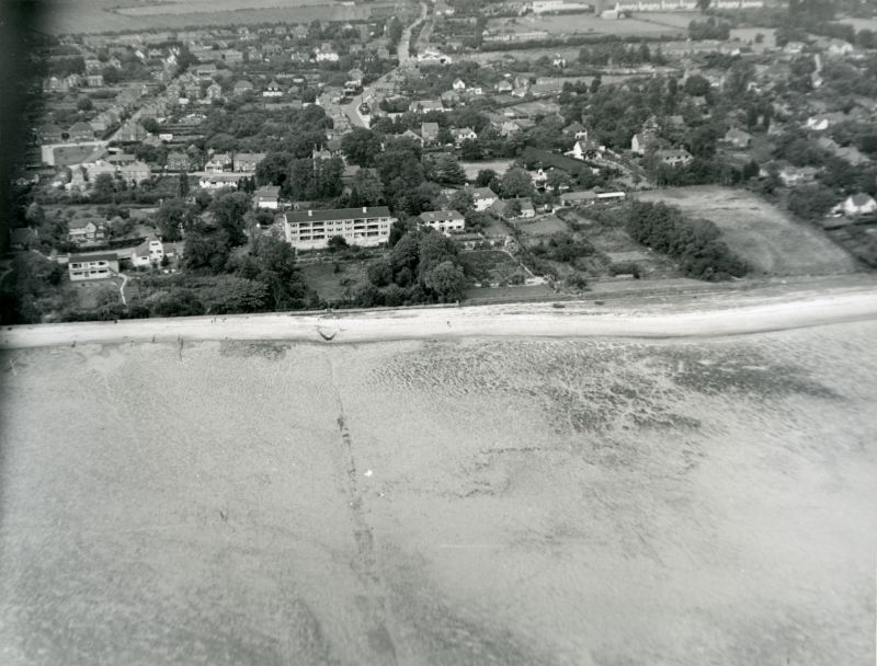 Click to Pause Slide Show


 Jack Botham Aerial photograph 622. Kings Hard, New Orleans, view looking north. 
Cat1 Aerial Views-->Mersea