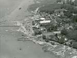 95. ID JBA_286 Jack Botham aerial photograph 3110. Coast Road, the Hard. The hulk on the mud upper left is the PIONEER before she was rescued.
Cat1 Aerial Views-->Mersea Cat2 Mersea-->Coast Road Cat3 Mersea-->Coast Road