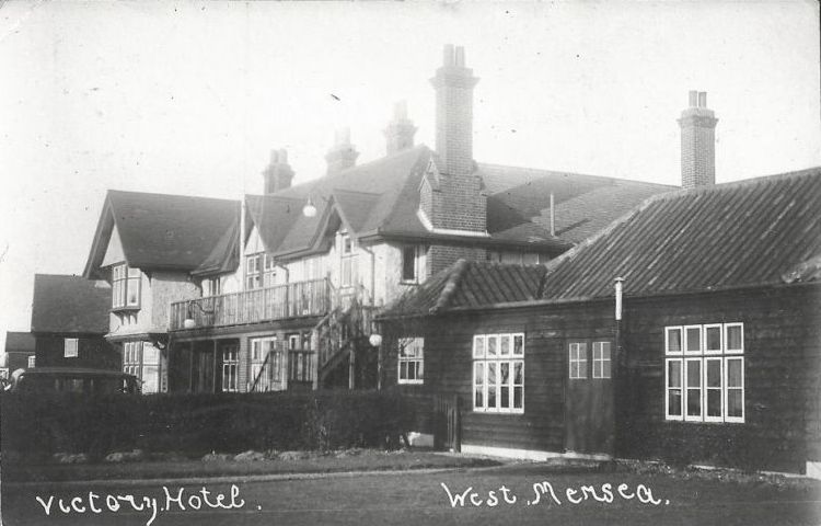  Victory Hotel on Coast Road, with its dance hall. The dance hall was burnt down about 9 August 1941. Postcard, mailed 25 May 1932. 
Cat1 Mersea-->Pubs
