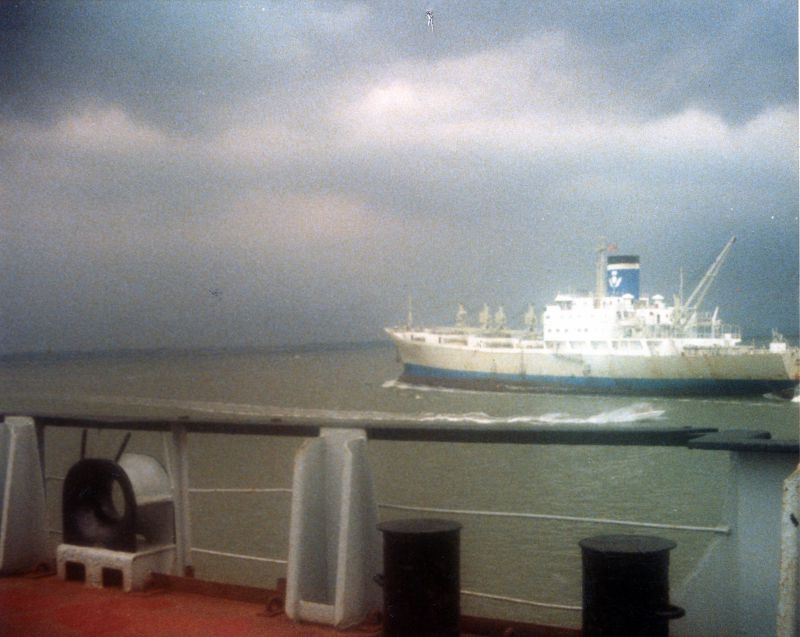 PERTH arriving in River Blackwater Date: 5 July 1985.