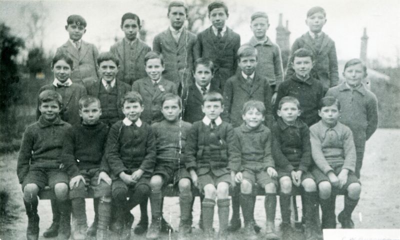  Birch School. 1922.

Photograph 18 - no names so far... 
Cat1 Birch-->School