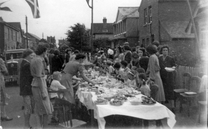  Peace celebration street party after WW2, in Station Road, Tollesbury. 


The car on the left is AEV271. 
Cat1 Tollesbury-->People Cat2 War-->World War 2