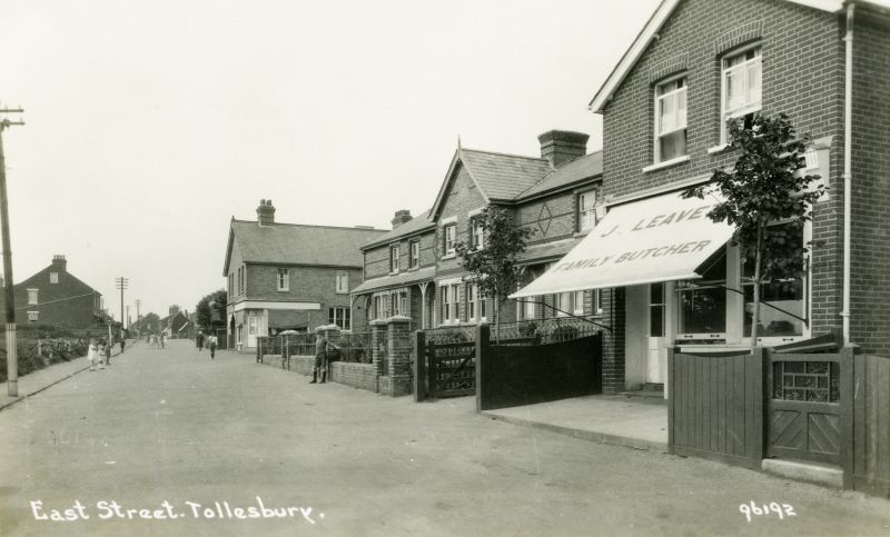 Click to Slide Show


 East Street, Tollesbury. facing west. Postcard 96192. 

J. Leavett Family Butcher on right. 
Cat1 Tollesbury-->Shops and Businesses