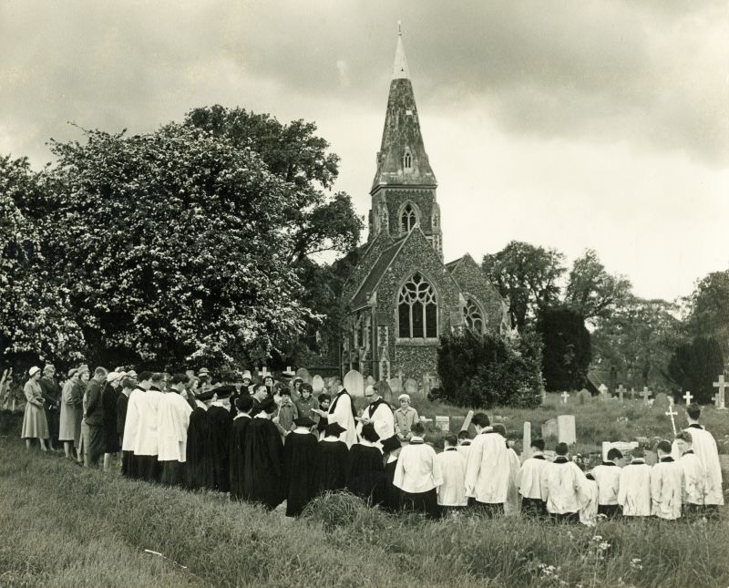 Click to Slide Show


 Rogation Sunday procession to the fields behind Birch Church. Rev. George Armstrong and T.B. Millatt in the centre. 
Cat1 Birch-->Church