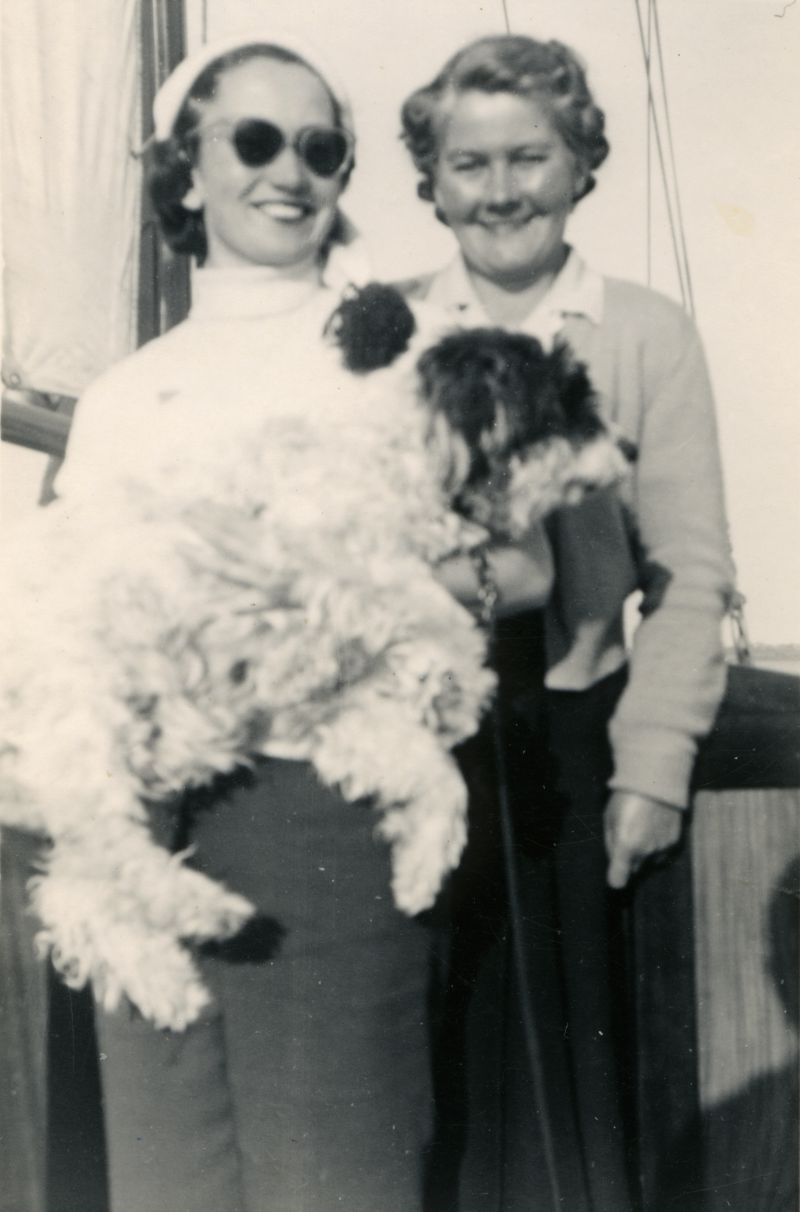  Joan Pullen on left, her mother Emily née Green on right. 
Cat1 Families-->Pullen