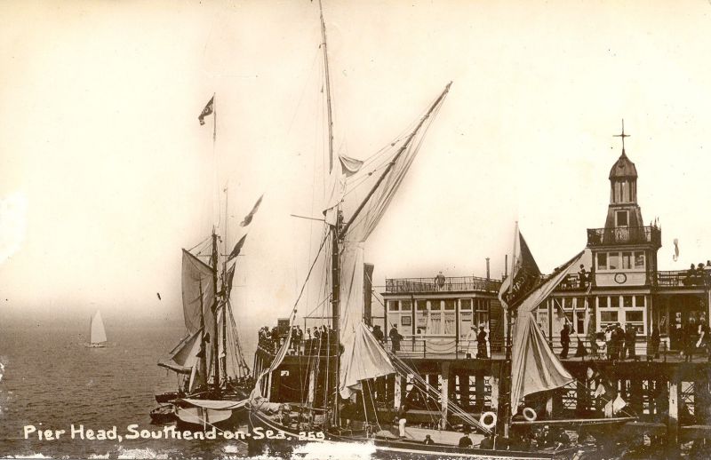  Pier Head, Southend on Sea, with barges alongside. 
Cat1 Places-->Southend Cat2 Barges-->Pictures