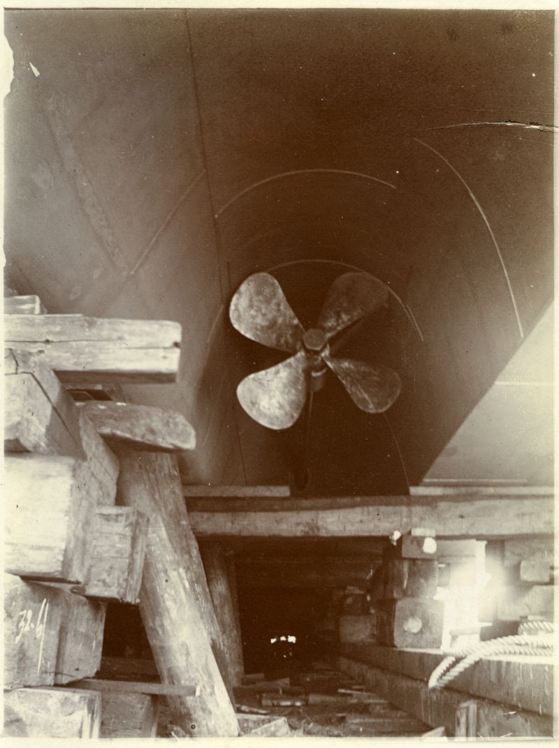  Tunnel propeller. Wivenhoe shipyard ? 
Cat1 Places-->Wivenhoe-->Shipyards