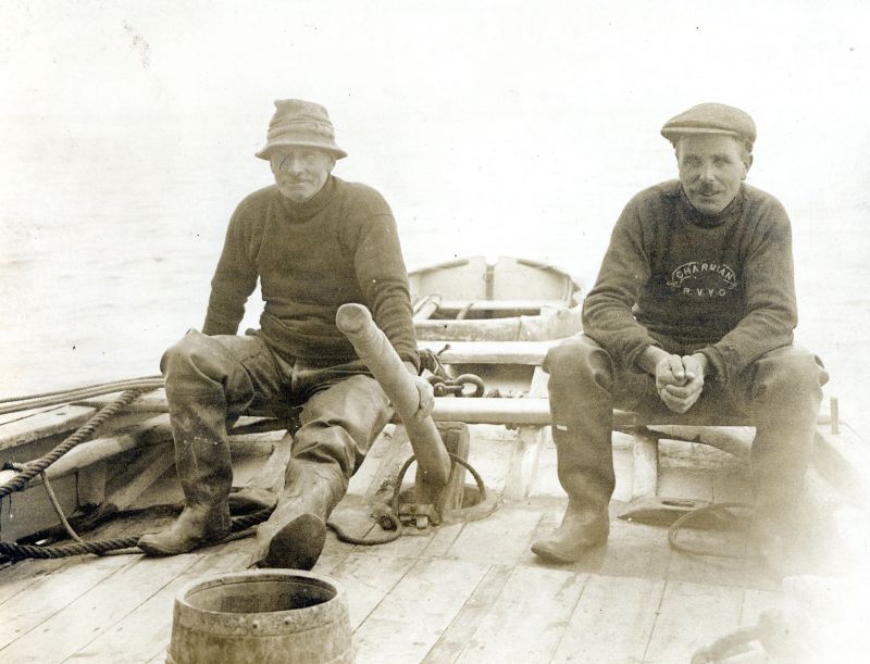  Arthur (Hodge) Hewes and Ernie Mole at work 
Cat1 People-->Fishermen and Seamen Cat2 Families-->Mole