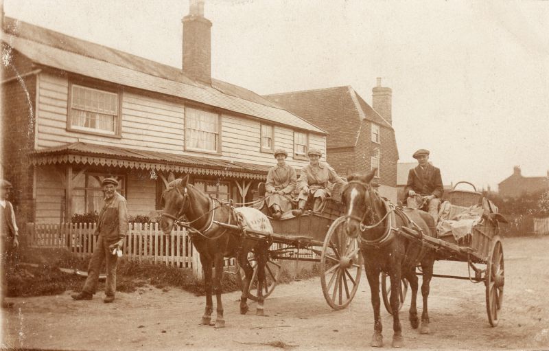  Fred Smith's bakers cart down the 'City End' by the old Victory. John Woods just visible on the left.

Wm Wyatt with brushes. Miss Smith and Miss Bagworth (Mrs Eddie Smith) Preston Smith. 
Cat1 Families-->Smith Cat2 Mersea-->Pubs