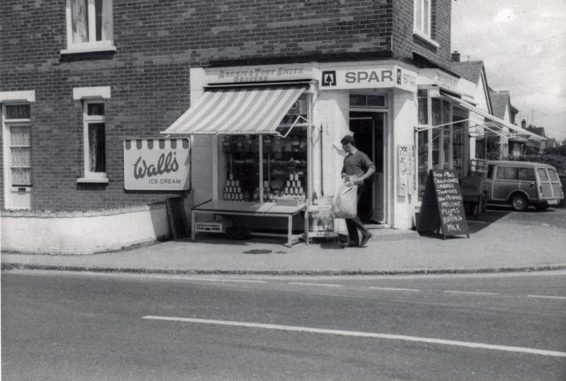  Tony Smith's Queens Corner shop. 
Cat1 Families-->Smith Cat2 Mersea-->Shops & Businesses