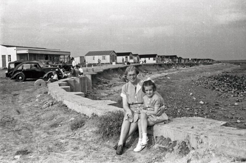  Coopers Beach 1946-47

A negative from Bill Smith 
Cat1 Mersea-->Beach