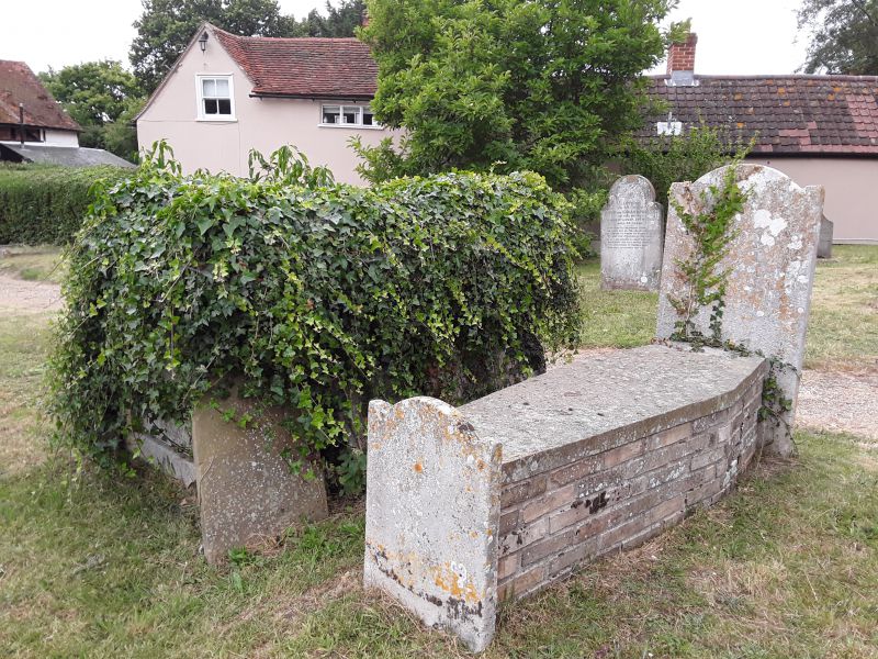  Bullock Graves in Peldon churchyard 
Cat1 Places-->Peldon-->Buildings