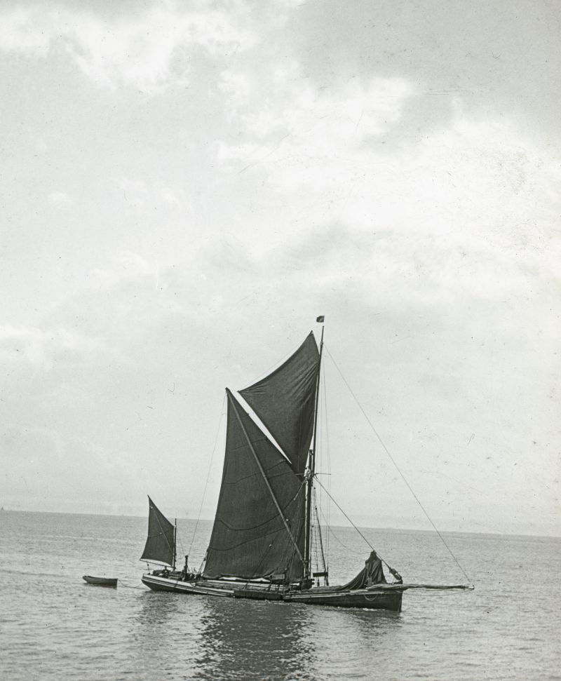  Unknown sailing barge from a glass plate negative 
Cat1 Barges-->Pictures