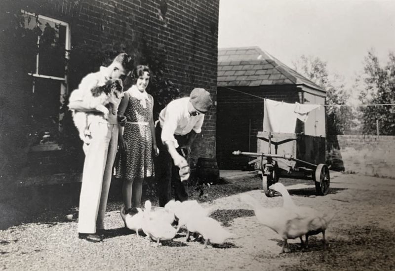  Dorothy Ellis in centre, Stanley Ellis on right - Pete Tye Farm, Peldon 
Cat1 Places-->Peldon-->People