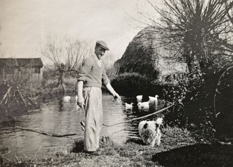  Stanley Ellis by the pond, Pete Tye Farm, Peldon 
Cat1 Places-->Peldon-->People