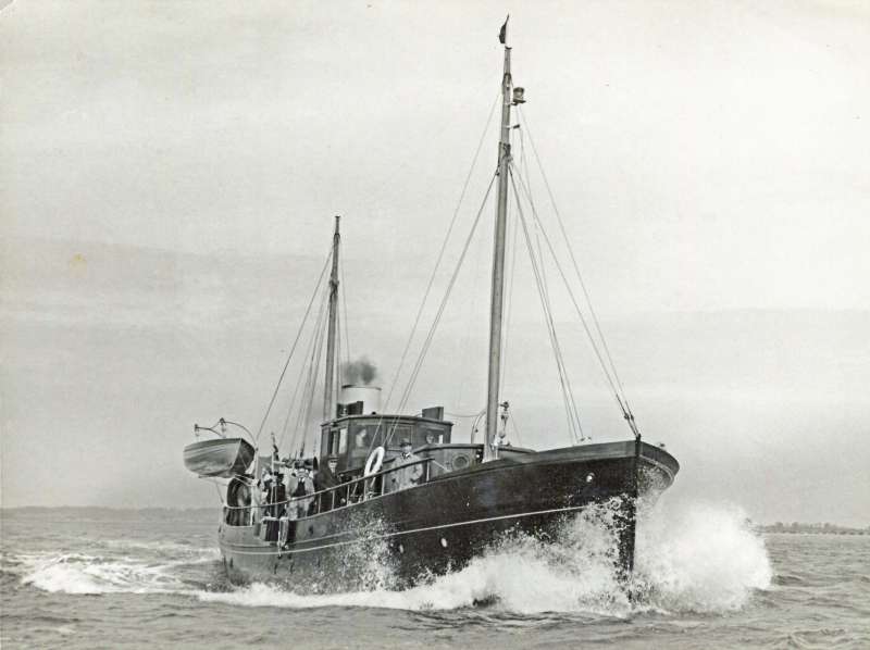  ESSEX MAID at sea - built Rowhedge Ironworks. This was in the 'window' of ownership of John Blott, after launch on 5 April 1939, but before she was commandeered by the Royal Navy in WW2. 
Cat1 Yachts and yachting-->Motor