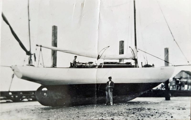  An early picture of the yawl GUDGEON, owned by Walter Bibby of Tollesbury in the 1960s and 1970s. 
Cat1 Yachts and yachting-->Sail-->Larger