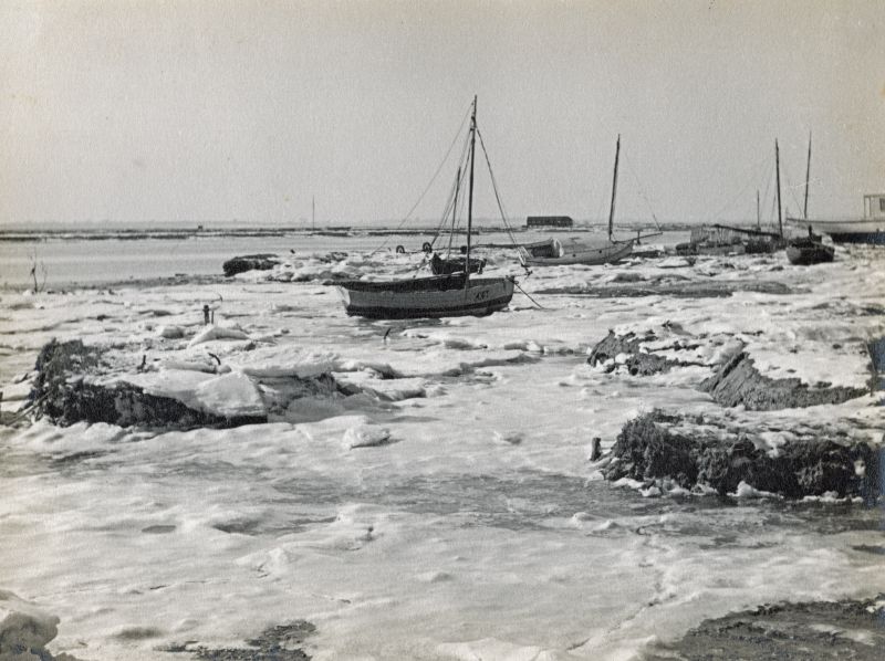  Icy creeks at West Mersea. There are two Packing Sheds, so the picture is before 1953. 


The nearest boat is probably CK91 JACK owned by J.C. Mussett. Number allocated 23 July 1940, 10 Oct 196 no longer fishing. 
Cat1 Mersea-->Creeks, fleets, channels, saltings Cat2 Weather