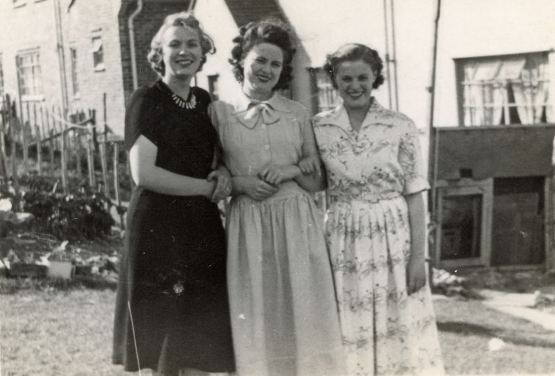  Three sisters who were evacuees with Ken and Daphne Bacon. Miriam can remember her father saying there are 3 little girls waiting to go to a home, and he said we are not taking one as they were sisters, we either take all 3 or none. Daphne used to write to them after they had left.



L-R Rose, Irene and Joyce. The photo was sent by Rose to the Ken and Daphne Bacon.

Rose Marie Allen ...
Cat1 Families-->Other Cat2 War-->World War 2