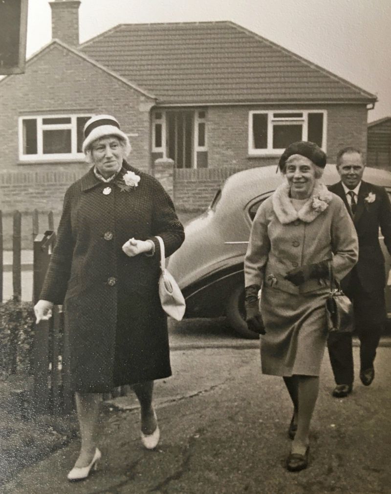  Connie Notley and Daphen Bacon (sisters), Reg Goody.Guests arriving for the Wedding of Miriam Bacon and John Goody at the Assembly Hall, West Mersea. 
Cat1 Families-->Other