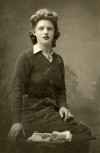 40. ID MST_WLA_003 Minnie Humphries - a Land Army girl from Stratford, East London, who lodged with Cath and Gordon Mussett during WW2.
Photograph used in Essex Land Girls by ...
Cat1 Families-->Mussett Cat2 People-->Land Army