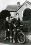 43. ID FL01_066_001 L-R David Green, Gilbert Lee and Derek Ward. The lads are sitting on a 1932 340cc side valve 'New Imperial' in front of Arthur Ward's bungalow in East Mersea ...
Cat1 Families-->Green