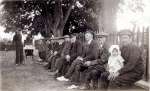 11606. ID DWT_OPA_005 1923/4 sitting on the church wall.
L-R Brassy Mussett, in the pram Edith Webb, next to pram Birdie Webb, 6th from L Mr. Clarry? right in front Bob D'Wit ...
Cat1 Families-->Mussett Cat2 Families-->D'Wit