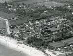 90. ID JBA_116 Jack Botham Aerial photograph 3209. Seaview Avenue in centre, with Whitehaven guest house prominent on west side of road.
Cat1 Mersea-->Aerial views Cat2 Mersea-->Beach